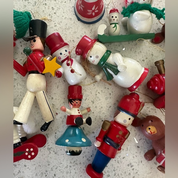 12 Vintage Christmas Wooden Ornaments - Picture 6 of 10